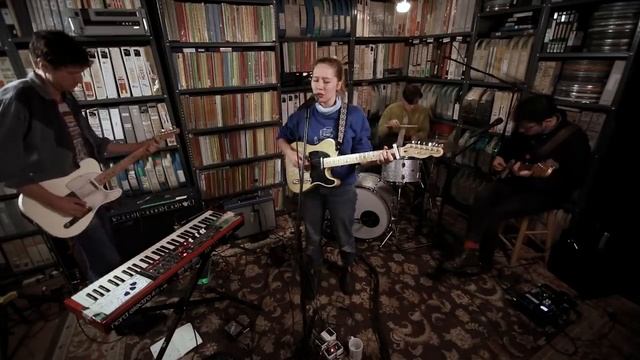 Julia Jacklin - Don't Know How to Keep Loving You - 1 24 2019 - Paste Studios - New York, NY.mp4 смотреть онлайн