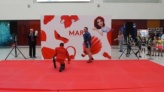 Показательное выступление тренеров по самбо в ТРК MARi смотреть онлайн