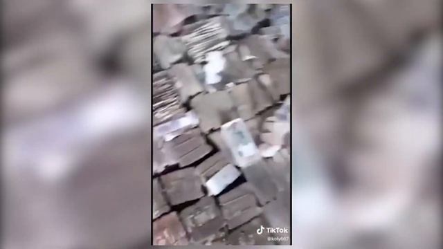 В бывшем доме советского председателя было найдено кучу денег смотреть онлайн