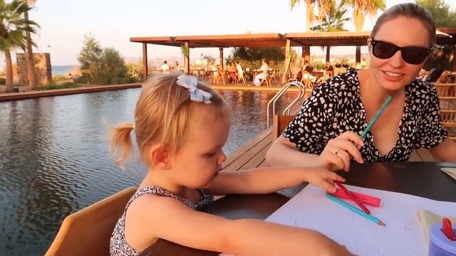 CRETE TRAVEL VLOG - FIRST FAMILY HOLIDAY SUMMER 2021! | CHRIS & EVE смотреть онлайн