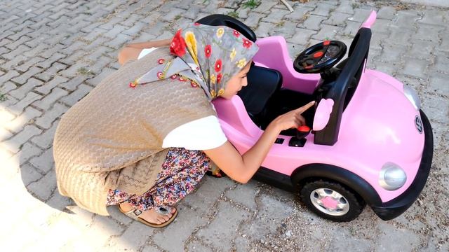 Fındık Ailesi Bebek  Defne Için Araba Alıyor. Eğlenceli Video