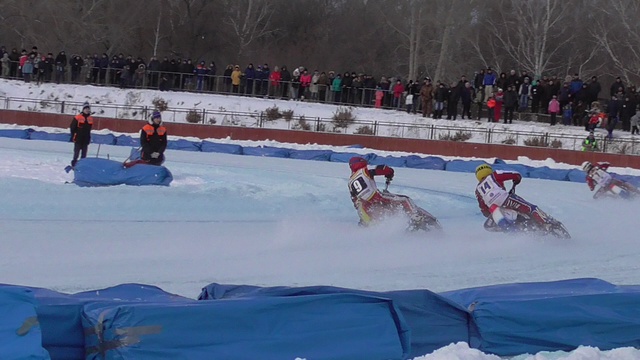 Чемпионат России.Гонки на льду.Суперлига.Командные соревнования.2 этап.2 день.13.12.2015.Заезд №16 смотреть онлайн