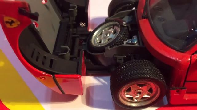 Ferrari F40 1/18 BBurago смотреть онлайн