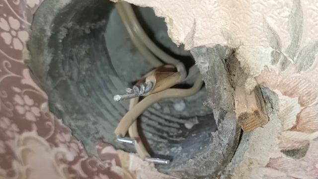 Как поменять сложную розетку с 4 проводами на 2 | старую розетку 1 на новую двойную смотреть онлайн