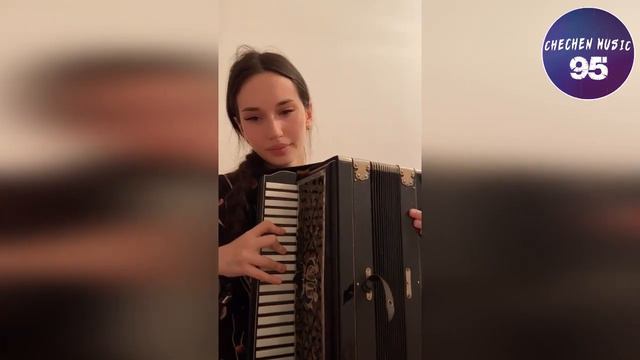 ЧЕЧЕНКА ПОЕТ ОЧЕНЬ КРАСИВО ТЕРКАЦА СУЬЙРЕ Ю ХАЗА ЕЪНА смотреть онлайн