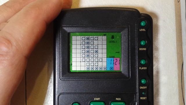 MGA Electronic Othello LCD game смотреть онлайн