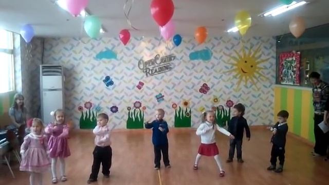 8 Марта Apple Tree Танец "От улыбки..." смотреть онлайн