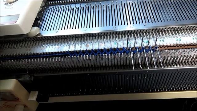 Вязание укороченных рядов на жемчужной резинке смотреть онлайн