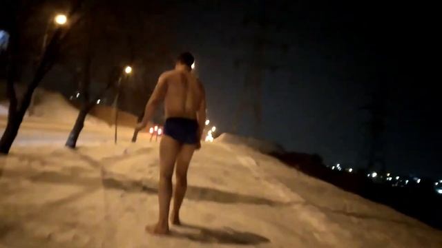Что делать если увидел голого человека на улице в мороз смотреть онлайн