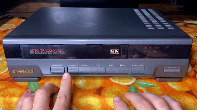 VHS Tape insert play and eject, Samsung VK-30R смотреть онлайн