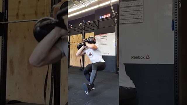 Приседания пистолетом с весом 48 кг смотреть онлайн