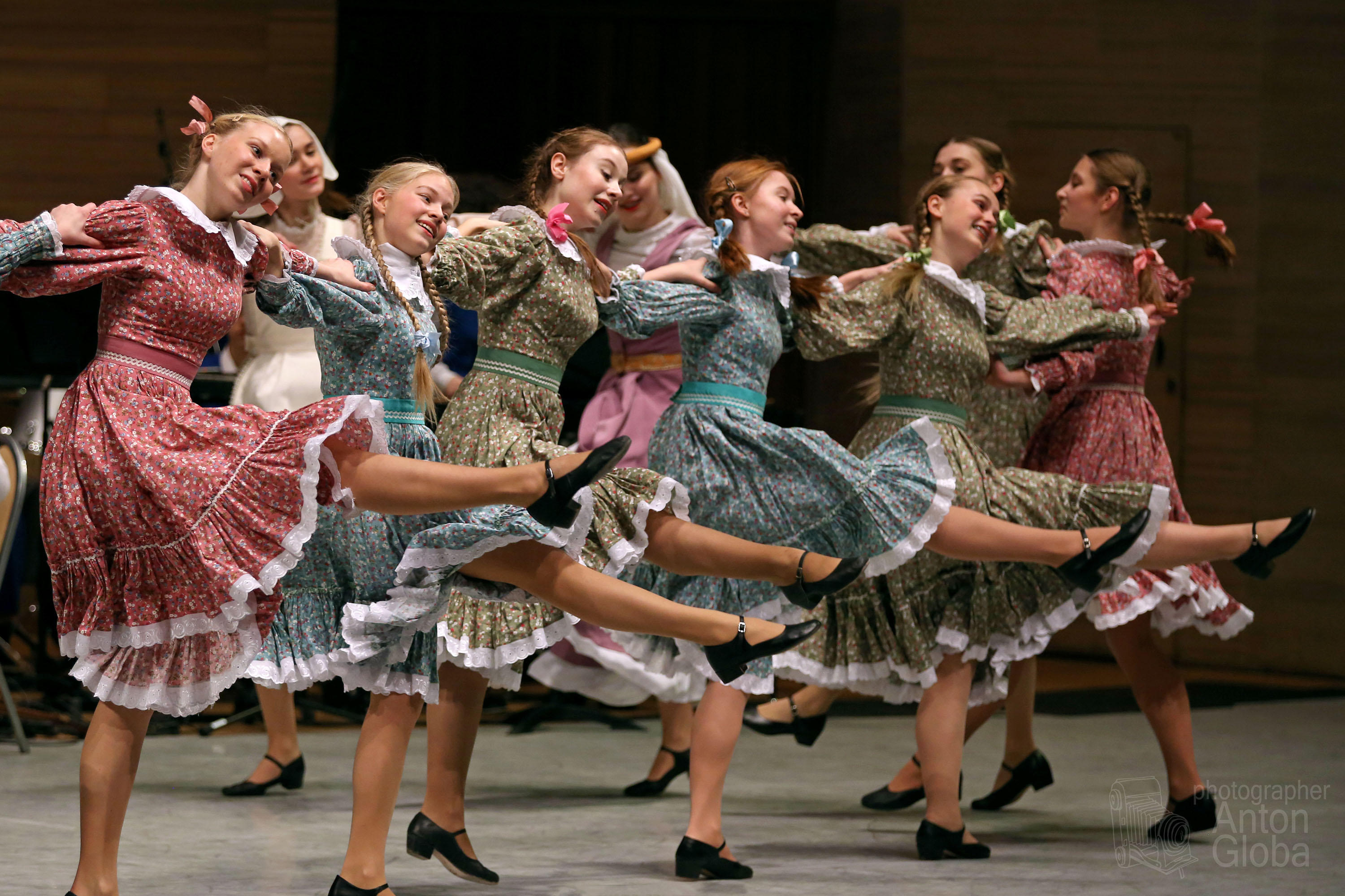 «ВЕСЕЛОЕ МЕСТЕЧКО», Ансамбль Локтева. "FUN PLACE", Loktev Ensemble. смотреть онлайн