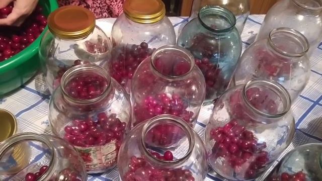 Компоты/ Закрыла клубничный и вишневый компот смотреть онлайн