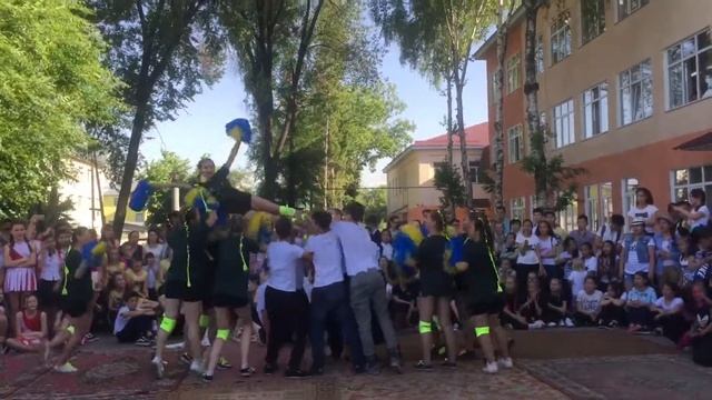 Танец 8"Б" школа 17 смотреть онлайн