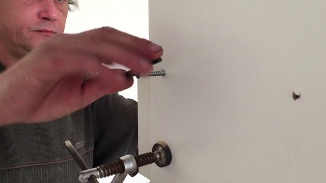 Шкаф купе своими руками видео. Установка конфирмата