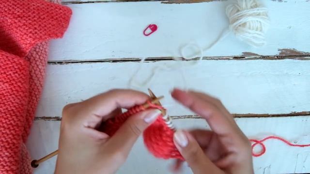 Chal Triangular Asimétrico Con Vueltas Acortadas En Dos Agujas