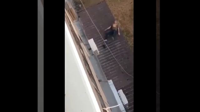 Муж случайно С работы вернулся жена любовника выгоняет через окно смотреть онлайн