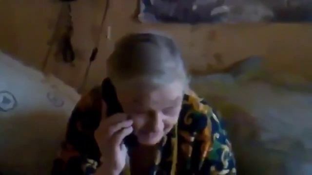 Бабушка ругается по телефону смотреть онлайн