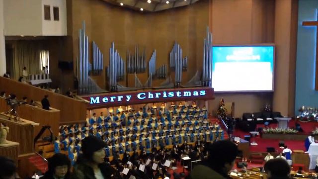 Choir And Orchestra At The Yoido Full Gospel Church In Seoul