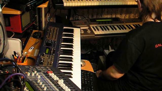 Loomeer - Midnight Ambient Performance 1 (2009) смотреть онлайн