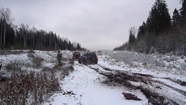 Rav4.1 сел в глину. Вытягиваем. смотреть онлайн