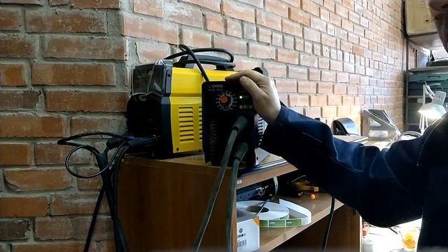 Сварочный инвертор ММА-220 смотреть онлайн