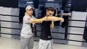 Боковой удар в боксе. Как бить хук правильно. Разбираем технику