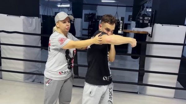 Боковой удар в боксе. Как бить хук правильно. Разбираем технику