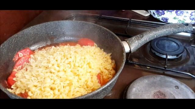 Макароны с яйцами и помидорами.Мой быстрый, простой , но безумно вкусный обед смотреть онлайн