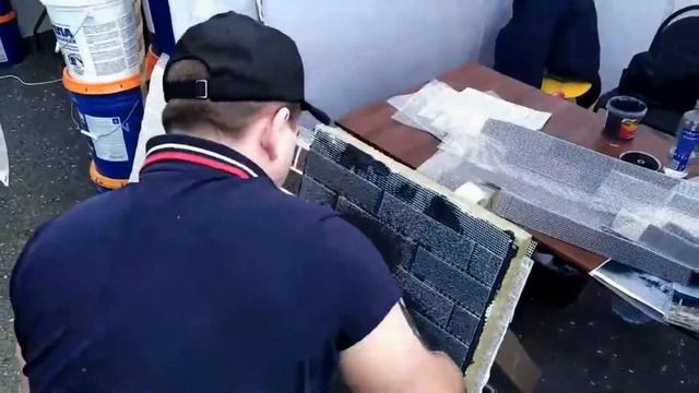 Нанесение АМК на минеральную вату на черный клей