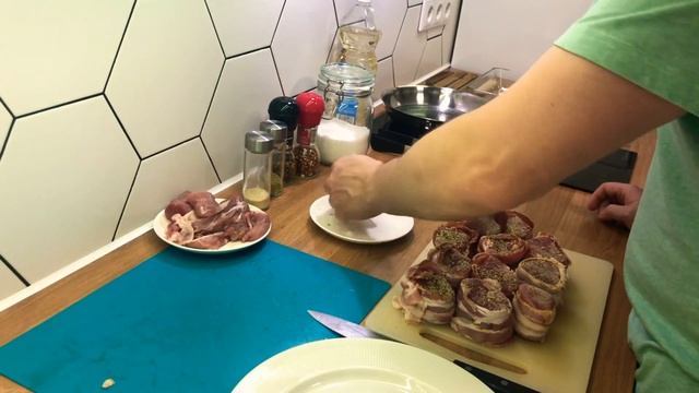 Как быстро приготовить невероятно вкусные медальоны из свиной вырезки в беконе! смотреть онлайн