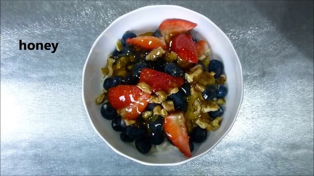 Healthy Recipe: Cottage cheese strawberries blueberries walnuts and honey смотреть онлайн