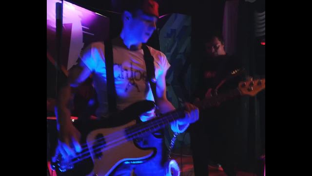 Близкие контакты - У каждого бомжа смотреть онлайн