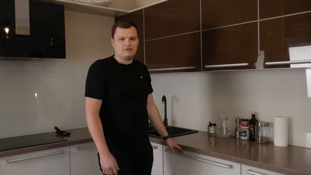 ОБЗОР КУХНИ со стеклянными фасадами. 9 лет в эксплуатации. Какую фурнитуру выбрать? – MELNICA смотреть онлайн