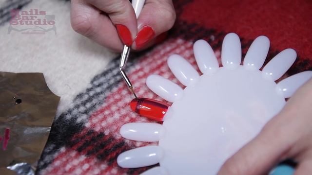 Зимний дизайн ногтей клетчатый плед гель лаком смотреть онлайн