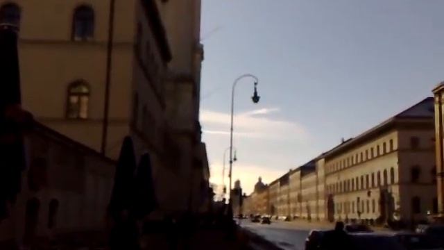 BAYregio.de | München Leopoldstraße, LMU, Siegestor, Staatsbibliothek