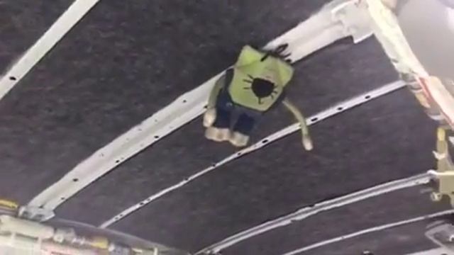 Крыша Тойота Рав4, обесшумливаем огромную тонкостенную мембрану, которая вибрирует от потока воздух смотреть онлайн