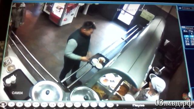 Кража произошла в кафе «Винегрет», которое находится в самом центре города