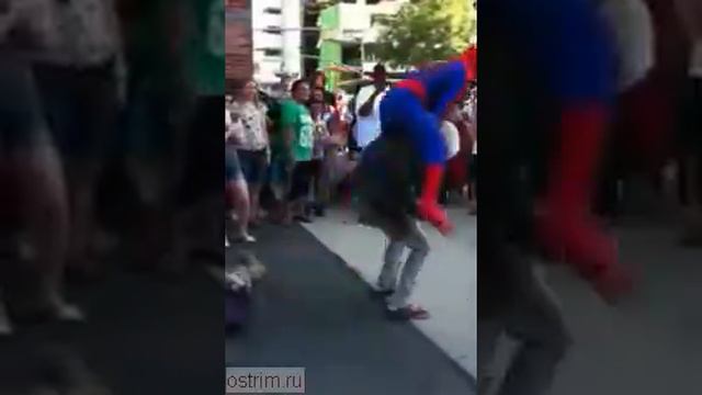 Хулиганы напали на девушку смотреть онлайн