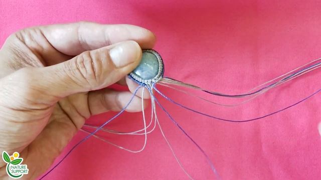 Macrame two colors Pendant Easy Tutorial 2色を使ったダブルフレーム包み編みペンダントの作り方【マクラメ編み】 смотреть онлайн