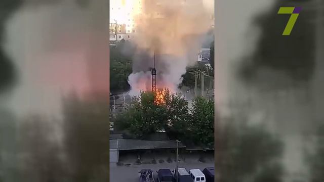 На посёлке Котовского горит трансформаторная подстанция (видео) смотреть онлайн