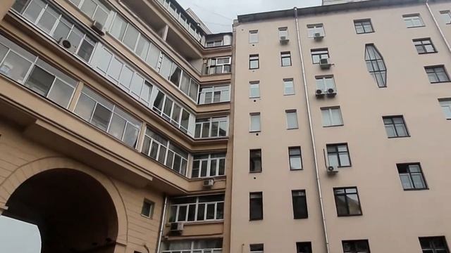 Прогулки по Москве. Сталинский дом с секретом во дворе смотреть онлайн