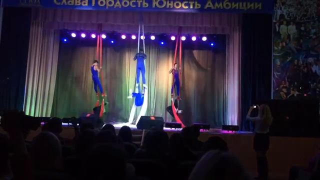 Воздушные полотна. Коллективный номер смотреть онлайн