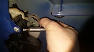 Как снять ручку сдвижной боковой двери Фольксваген Кэдди (Caddy)