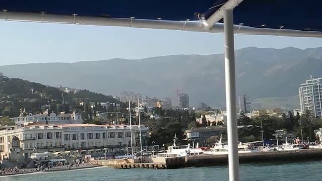 Вид на Ялту с прогулочного теплохода смотреть онлайн