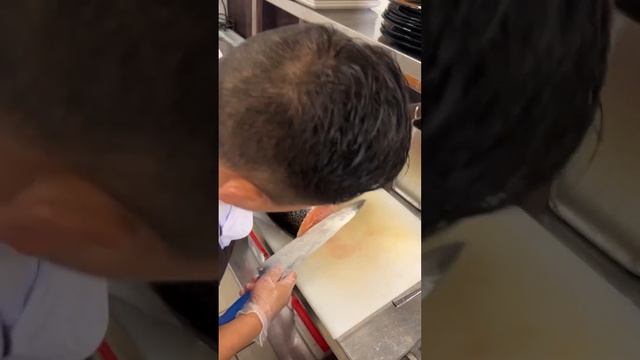 Лосось, картофельные вафли и сливочно-лимонная эспума.