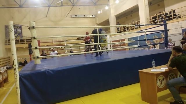 муай тай, чемпионат влад. обл. категория мужчины, 90кг+. 27.11.2021 (16лет синий-28лет красный)? смотреть онлайн