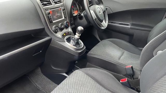 TOYOTA VERSO -S ESTATE 1.EE DUAL VVT-I SPIRIT 5DR смотреть онлайн