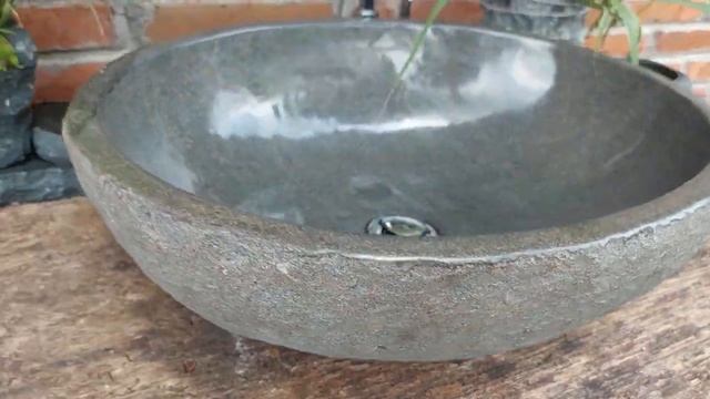 Раковина из речного камня 4027