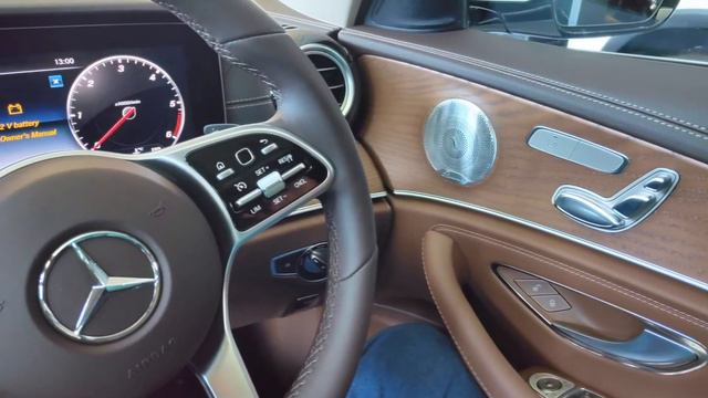 Mercedes-Benz E-Class Polar White Colour Detail View смотреть онлайн